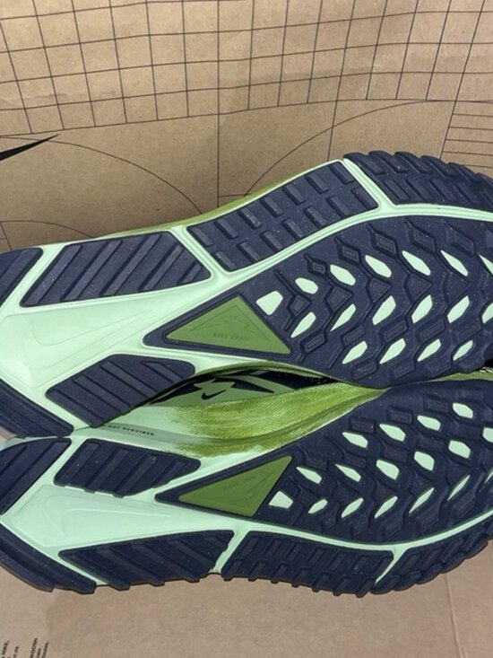 Athletic_Shoes